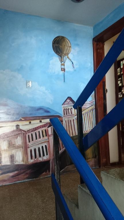 The Quito Guest House With Yellow Balconies For Travellers Eksteriør billede