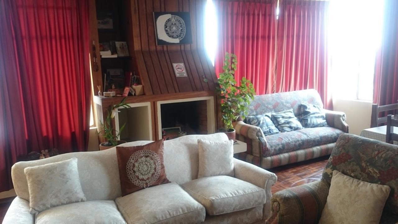 The Quito Guest House With Yellow Balconies For Travellers Eksteriør billede